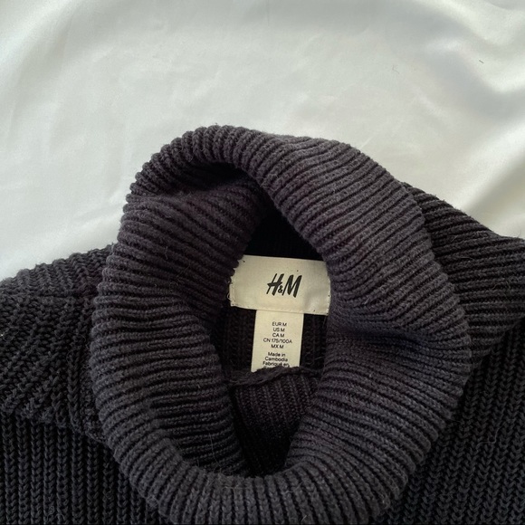 H&M Navy Sweater - Picture 4 of 4